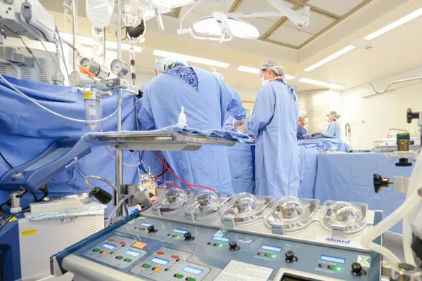 cirurgia cardiovascular pediátrica